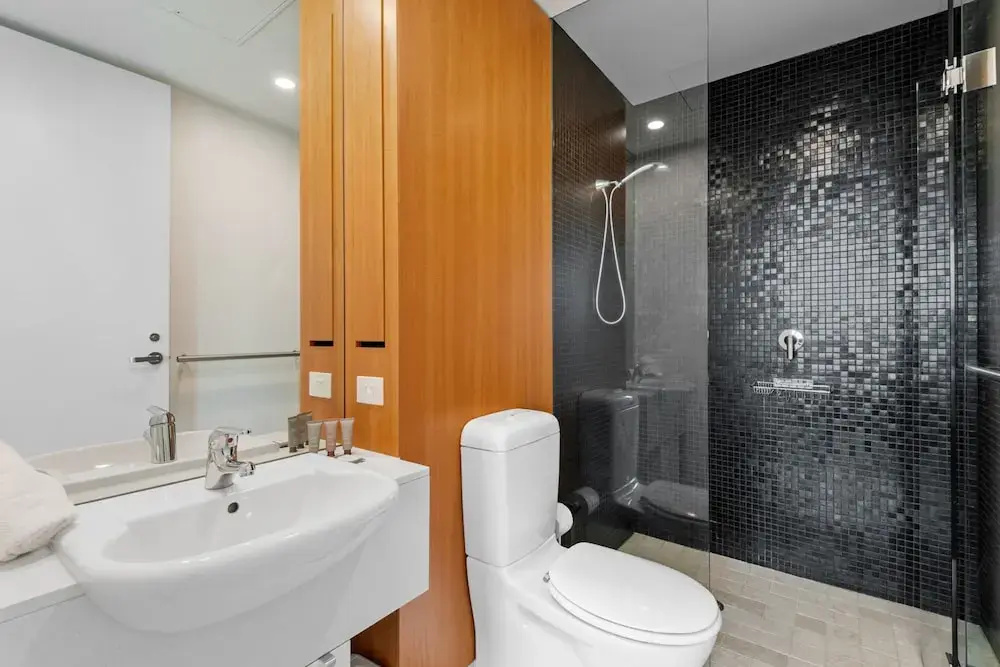 2-bed, 500m From The Beach With Pool, Gym & Sauna