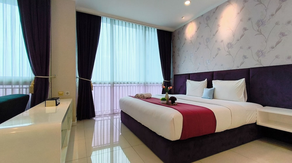 Spacious And Lavish 4Br At The Via And The Vue Ciputra World Apartment