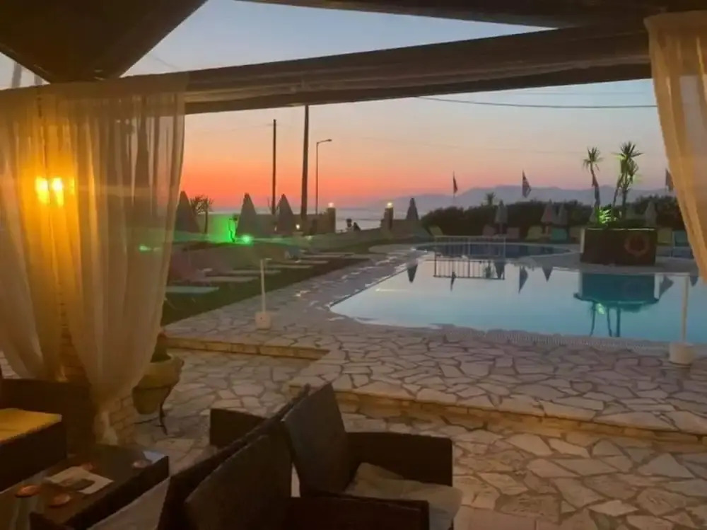 Villa Amorossa Beachfront 3 Bedroom in Roda
