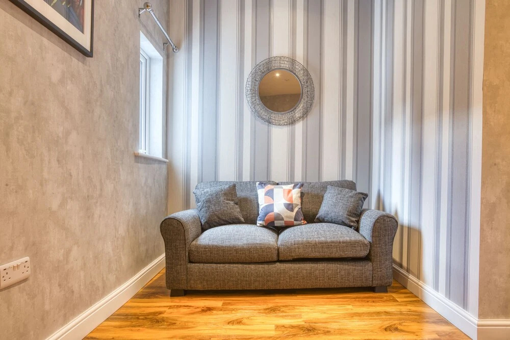 King Size 1 Bedroom Comfort Apartment en Suite Shower Free Toiletries Wifi and Hairdryer