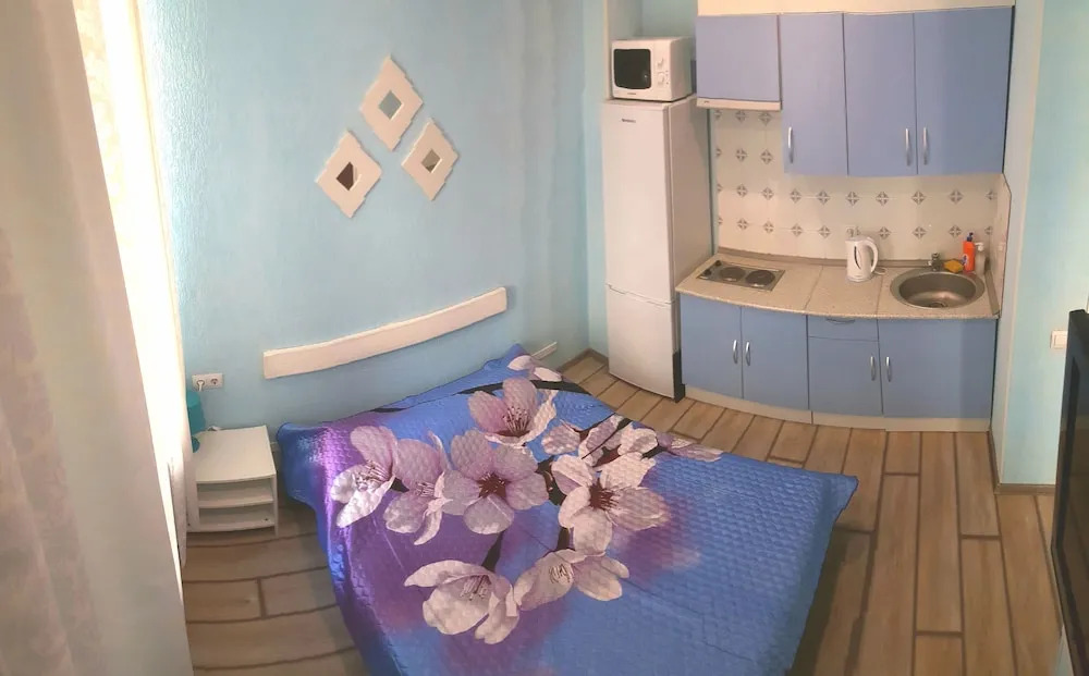 Отель Eleoni