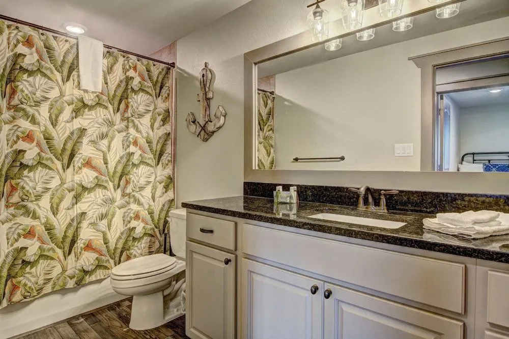 Flat's AB - 5 Br Cottage