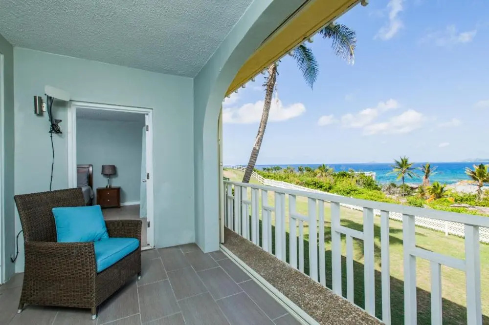 Dramatic views from this specious 1bd/1bth