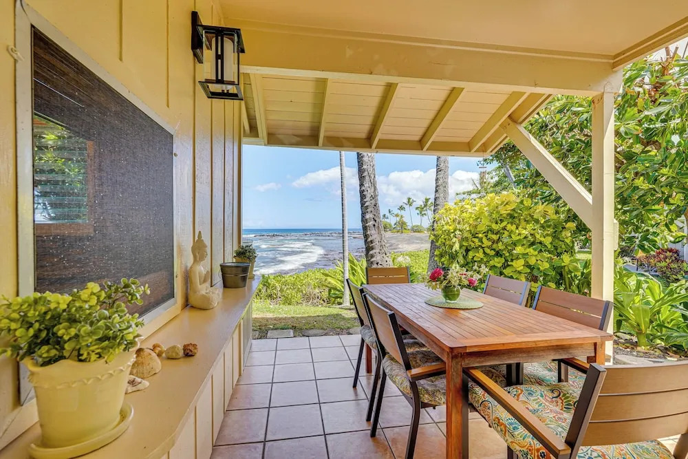 Ultimate Oceanfront Townhome w/ A/C On Kona Coast