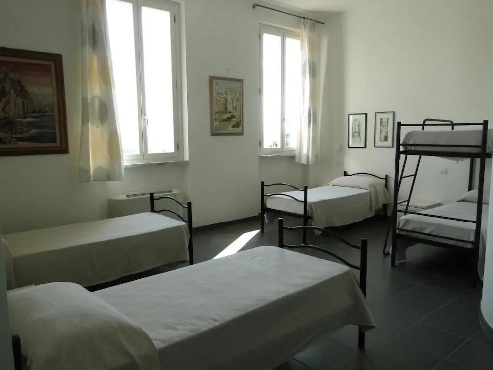 Hostel Ameglia
