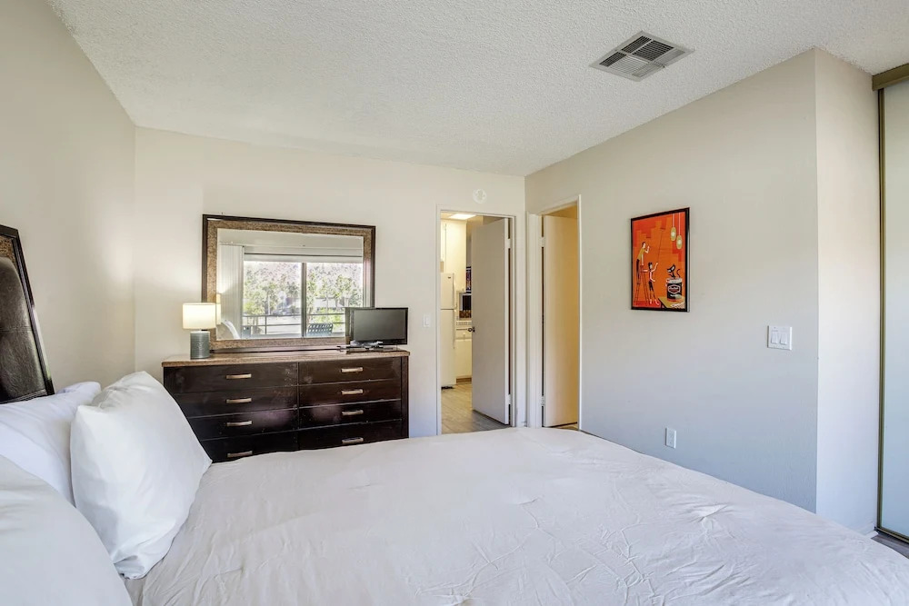 Walk to Dtwn Palm Springs: Condo w/ Pool Access