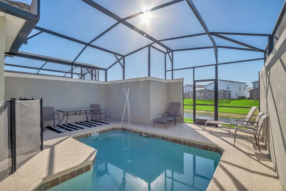 Lake View and Mickey Room! Stunning Home! #5sl851