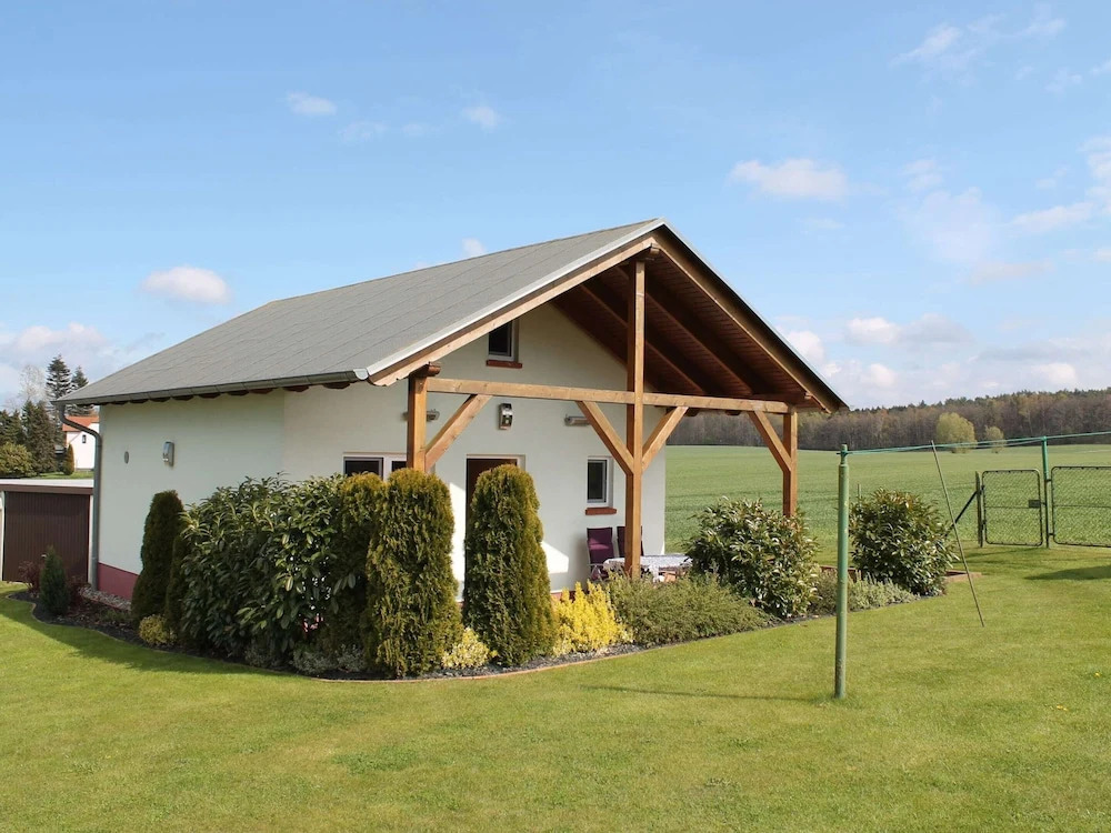 Sunny Holiday Home With Fenced Garden