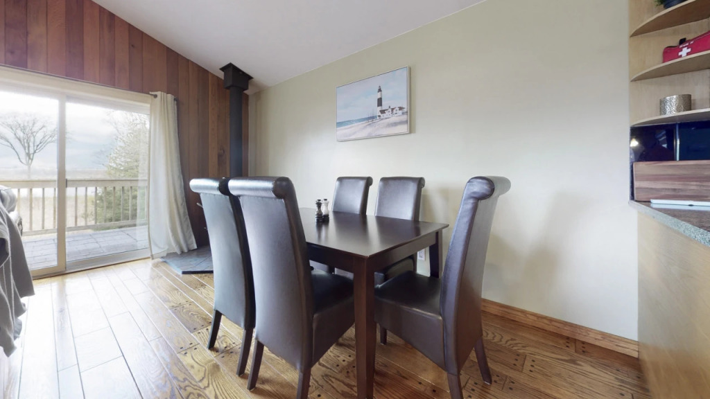 Waterfront Cottage w/ Heating + Kitchen