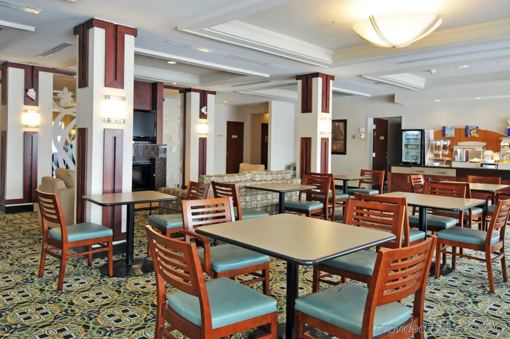 Holiday Inn Express Hotel & Suites Ottawa Airport by IHG