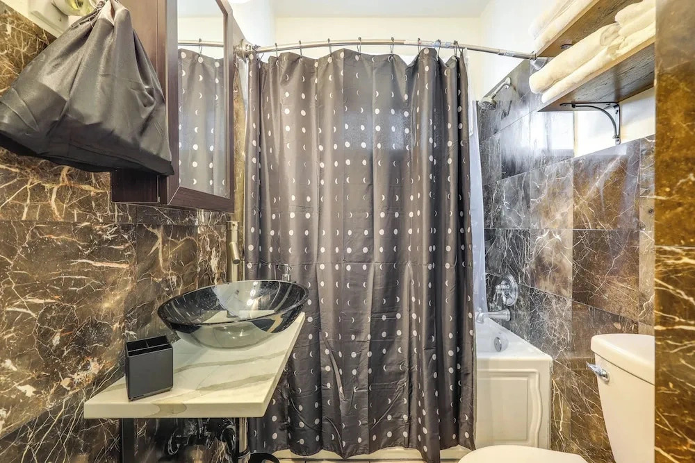 2 Mi to National Mall: Wfh-friendly DC Townhome