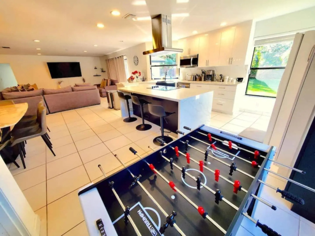 Near Downtown And Beach Luxury House & Heated Pool