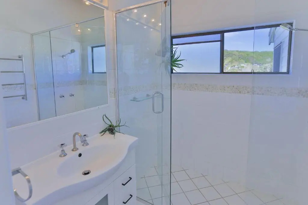 15 McAnally Drive Fabulous Family Home with Magnificent Ocean Views Pool Walk to Beach
