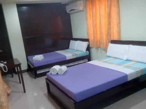 Rooms R Us - Voyagers Palace