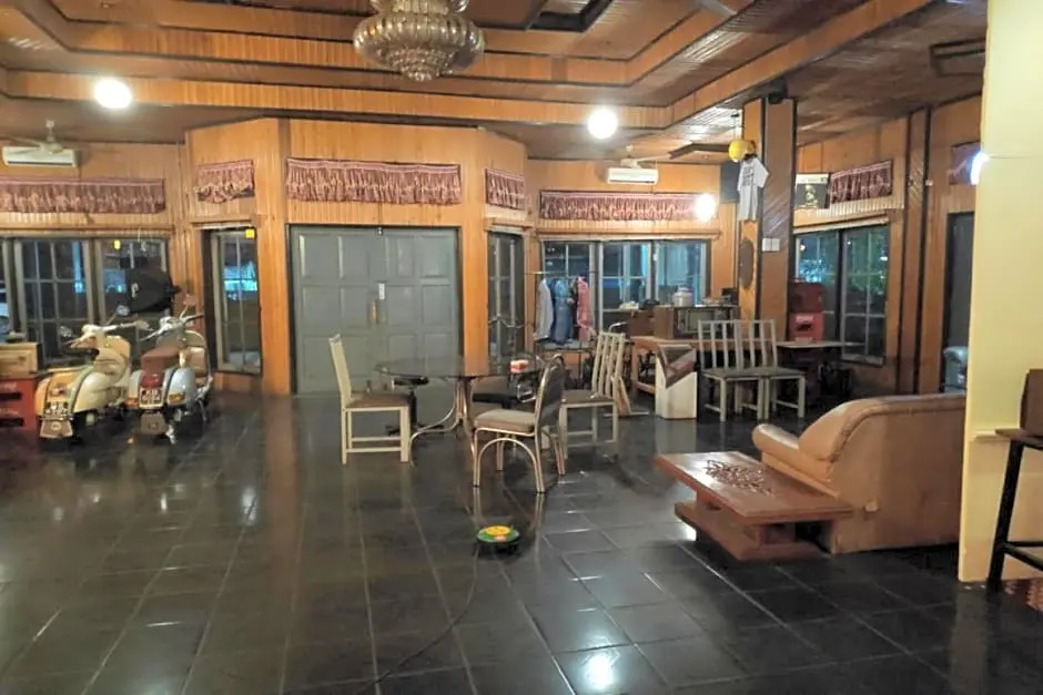 OYO 2527 Hotel Triana