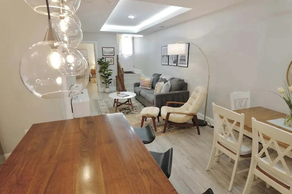 Stellar Stay Near Metro + Parking
