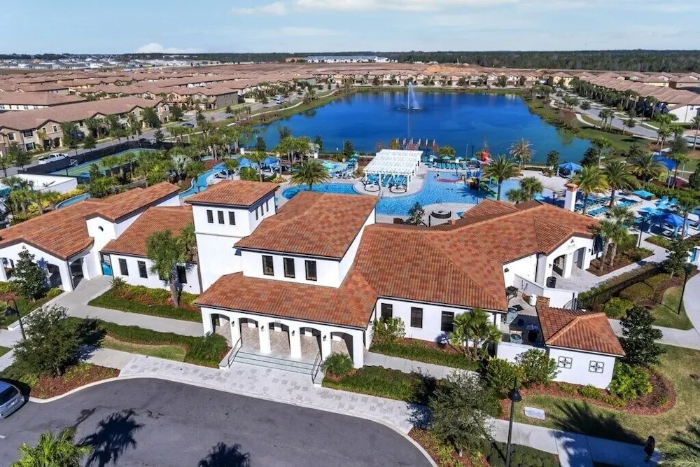 5 bed Town Home With Pool