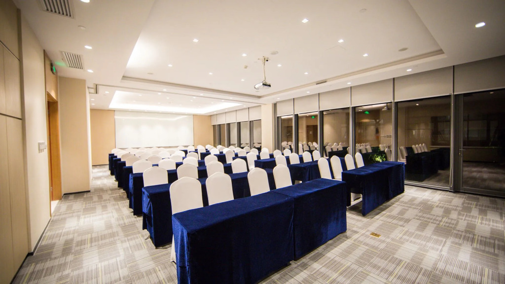 Holiday Inn Express Shanghai Pujiang by IHG