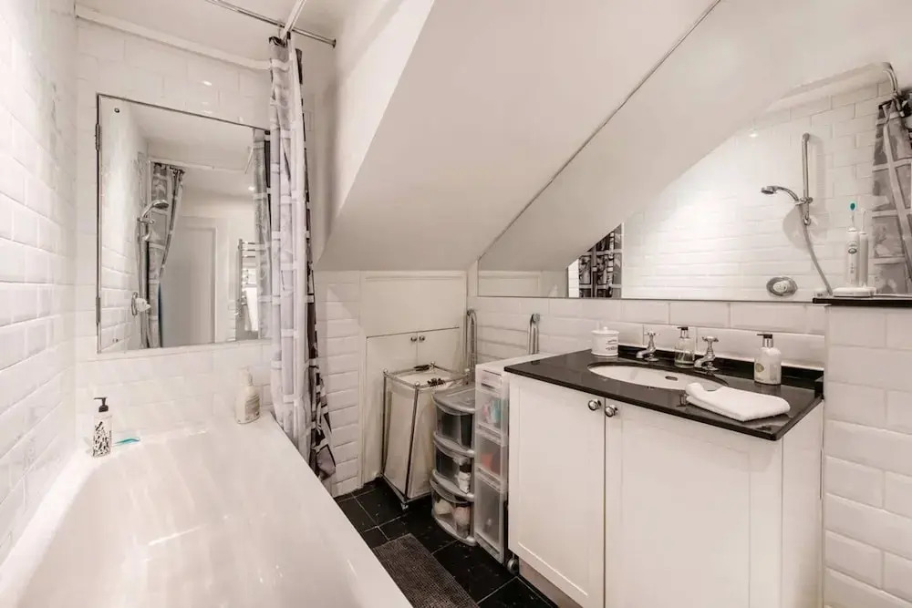 Inviting 1BD Hideaway Kensington Olympia!