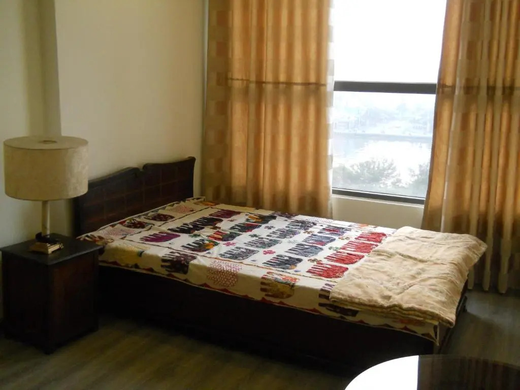 DON'S bedroom for only 1 male guest