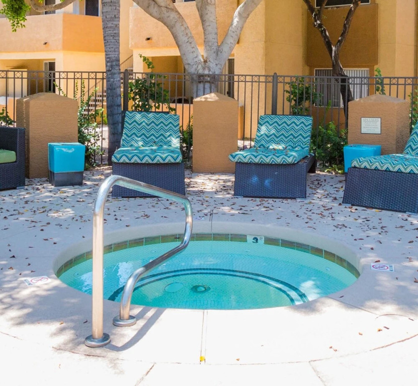 Executive King, Close to TCP and Kierland w Parking 1005