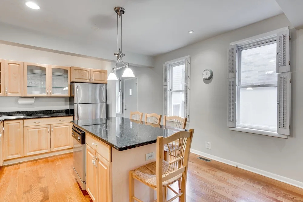 Near the Blue Line! 3 Bedrooms in River West by AllSet Turnover