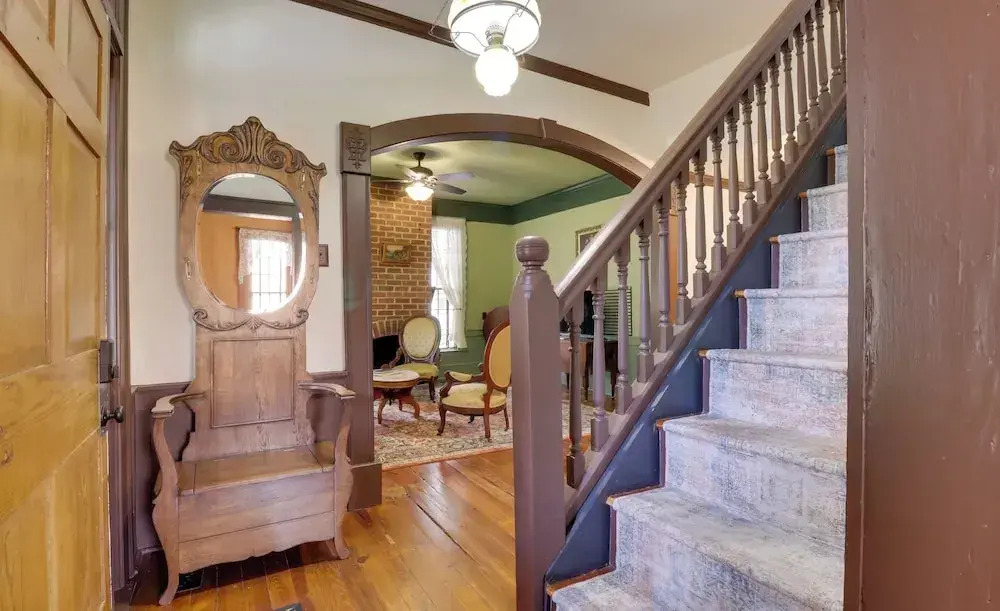 Walk to Downtown: Historic Home in Edentons Heart