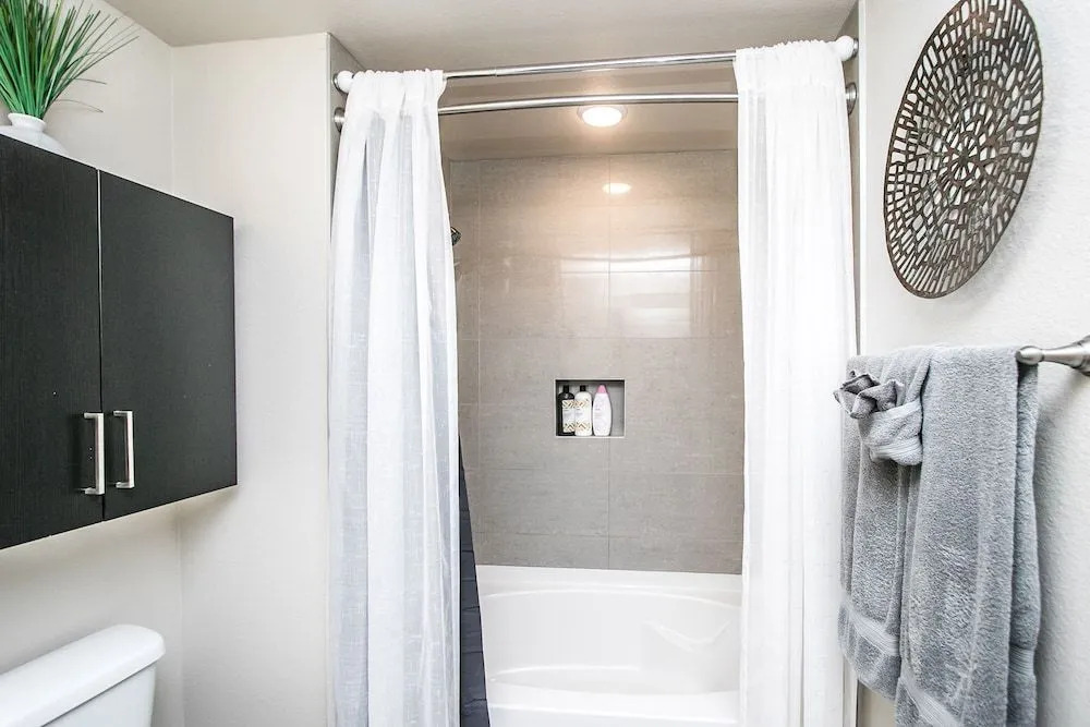 Rooftop Pool, Views, Close to Shops & Dining C4427