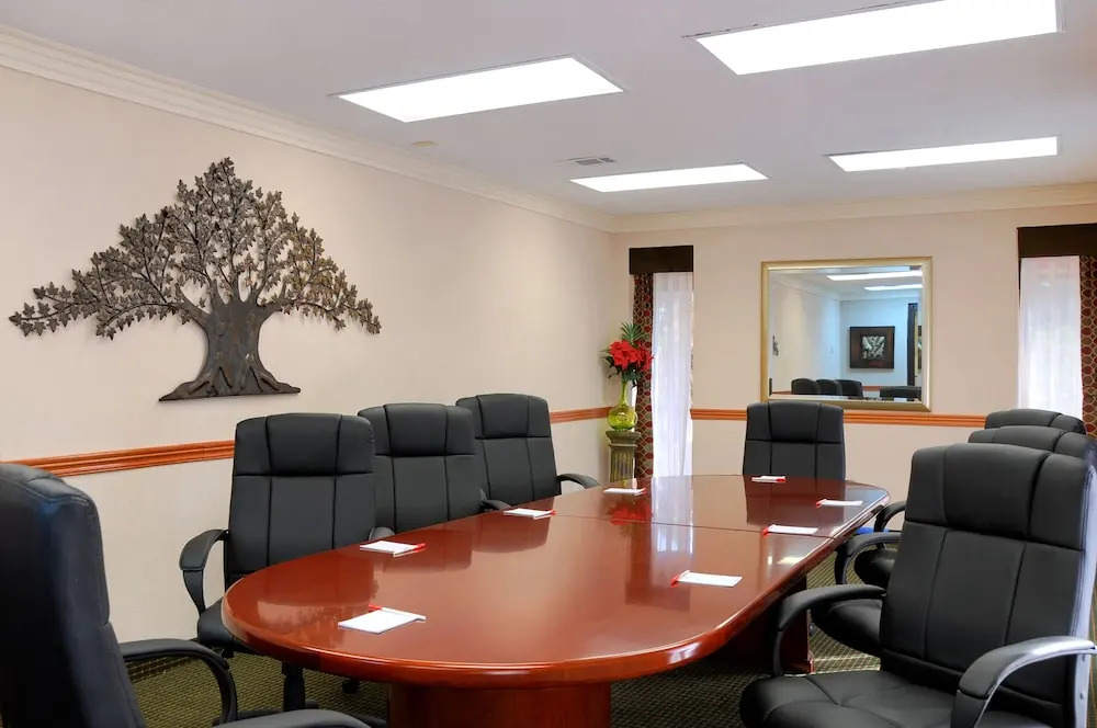 Hotel Monarchy & Suites