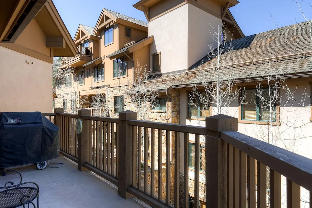5br/5ba , Ski In/out In Arrowhead, 3523 Sq Ft! 5 Bedroom Condo by RedAwning