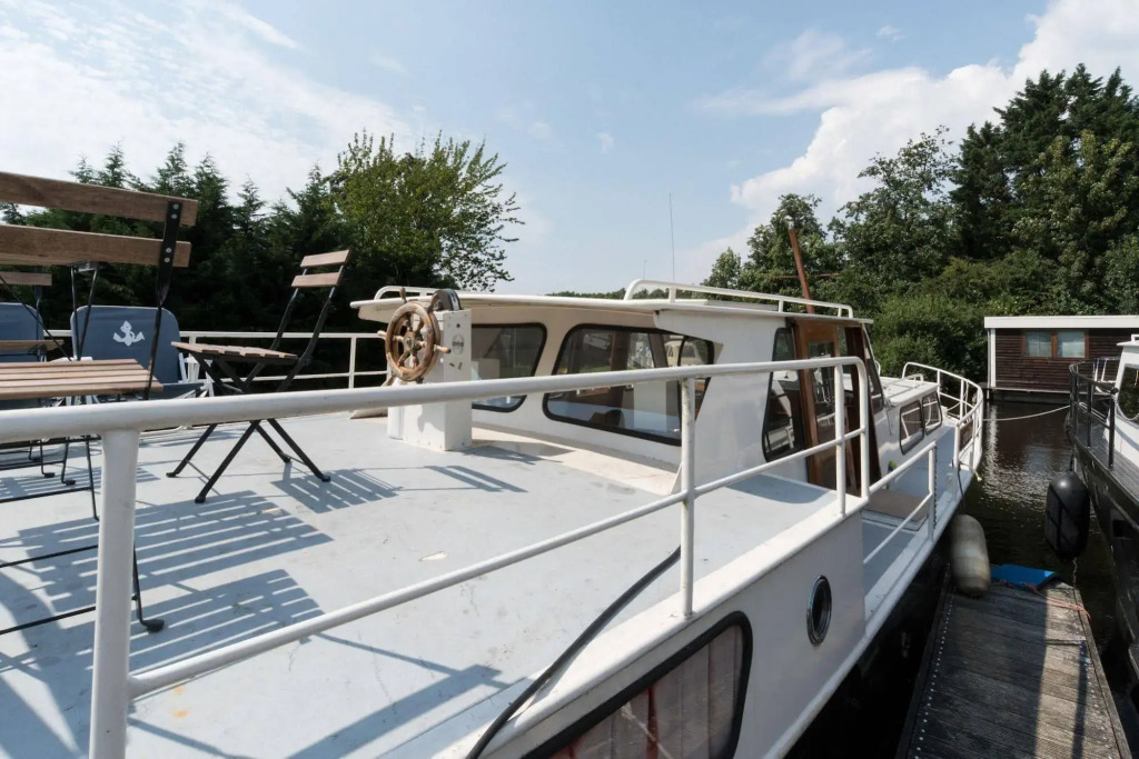 Authentic Houseboats Amsterdam