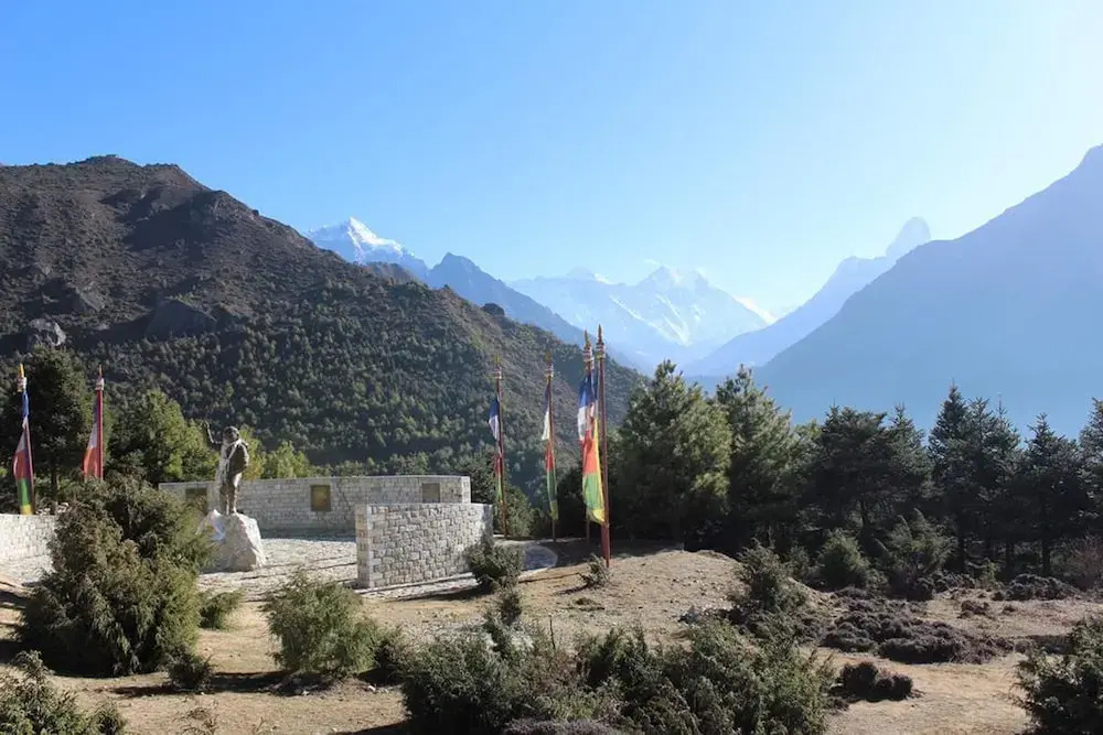 LAMA HOTEL - HIMALAYAN BURGER Experience the best stay in EVEREST with an unforgettable Mountain Flight