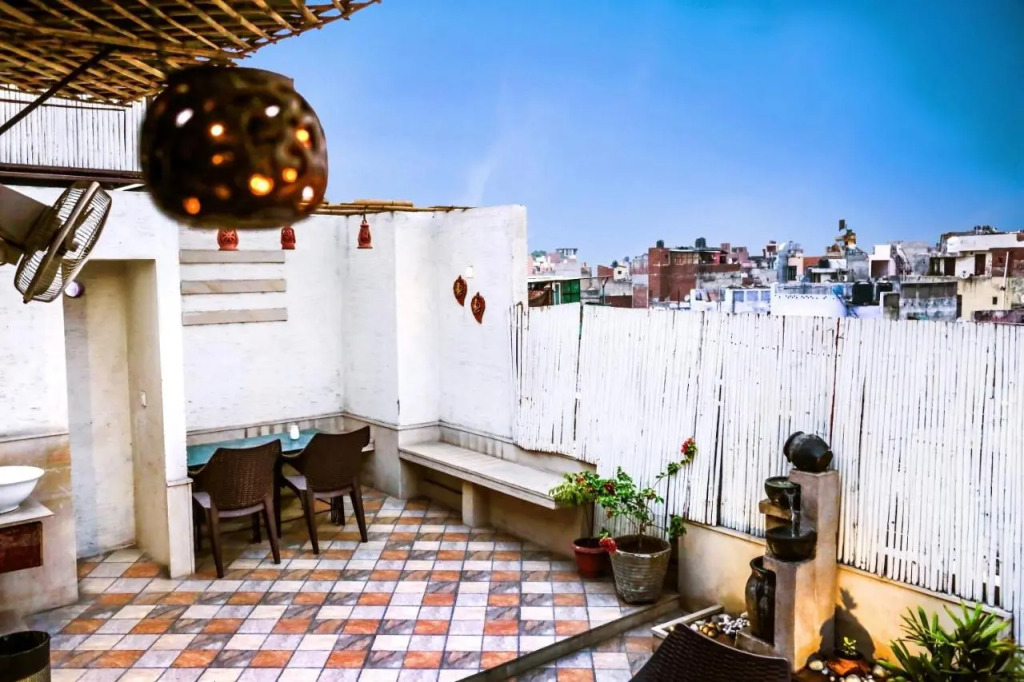 Smyle Inn - Best Budget Hotel near New Delhi Train Station