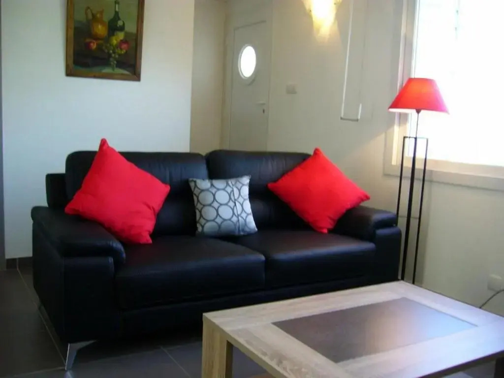 Maison rénovée avec jardin privatif, proche des Sables dOlonne, parking et Wifi inclus - FR-1-426-226