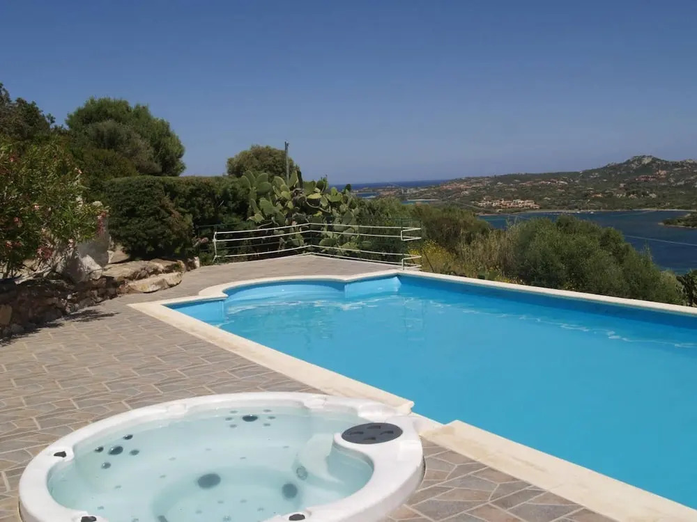 Apartment With 2 Bedrooms in Cugnana, With Pool Access, Terrace and Wifi