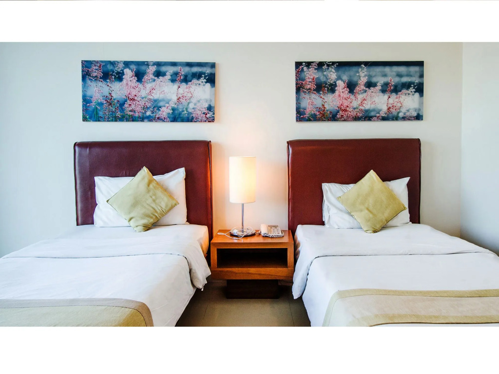 B2 Premier Hotel & Resort