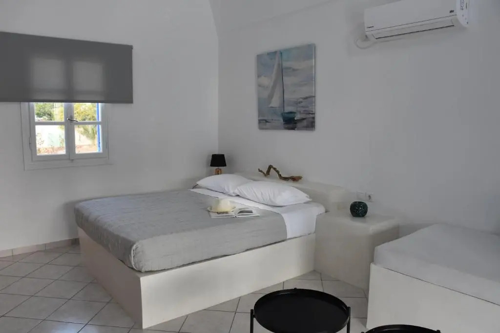 Spacious veranda, house for 3, in the village.