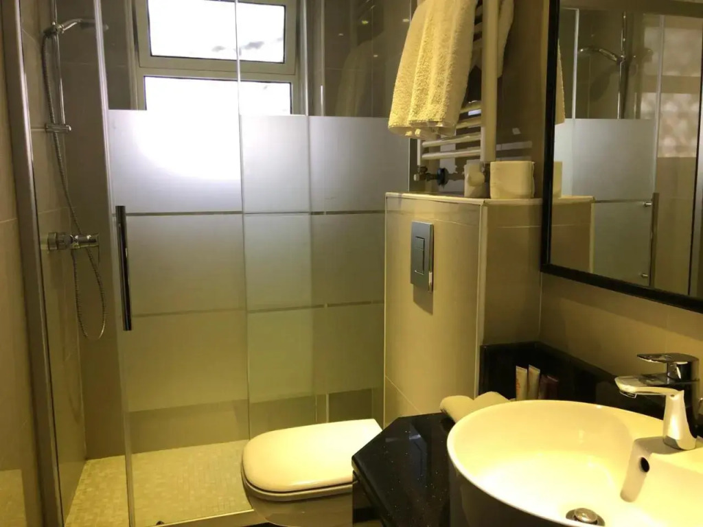 Gondola Hotel & Suites