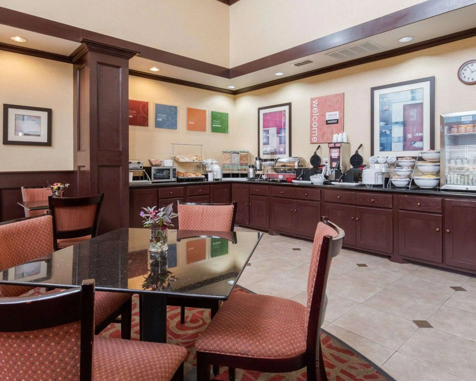 Comfort Suites Palestine