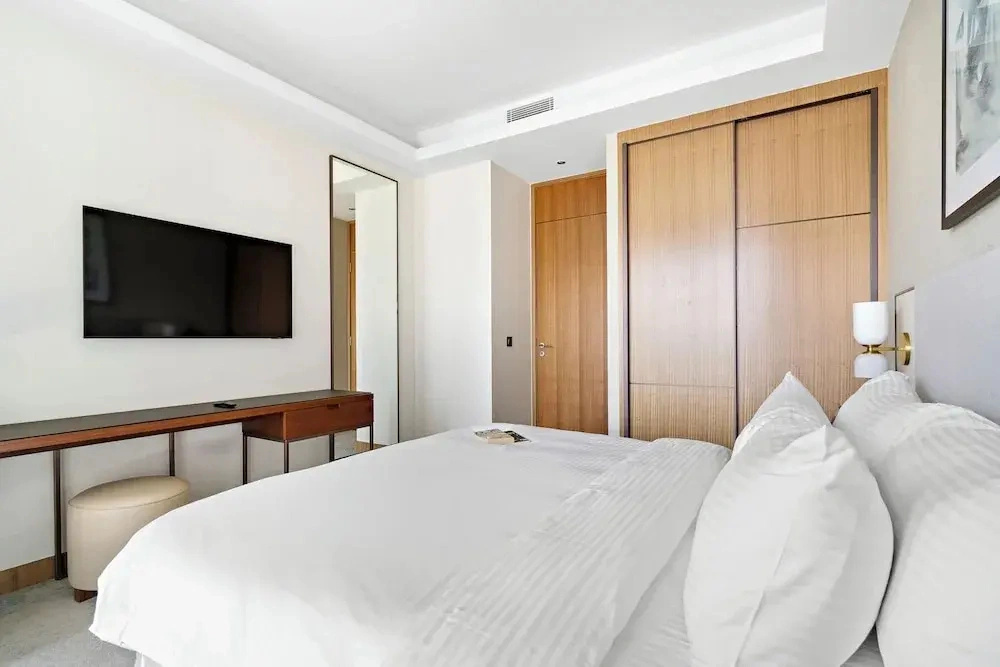 2BR Steps to Burj Khalifa Dubai Mall