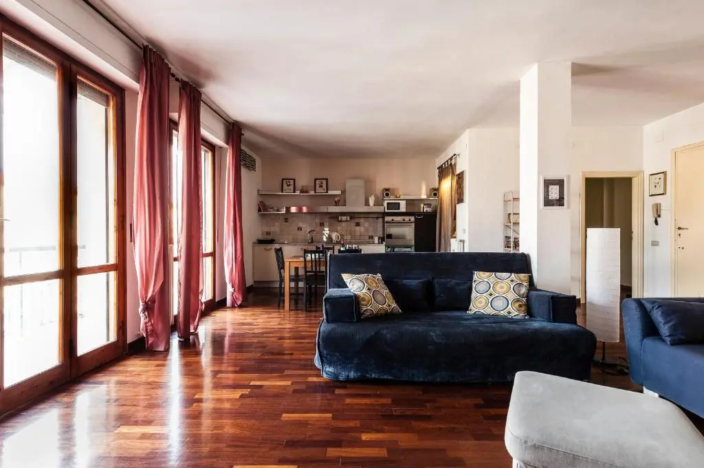 Hostly - Light and Wood near the Tower - 100sqm, 6 pax, 2 Bedrooms, Town Center