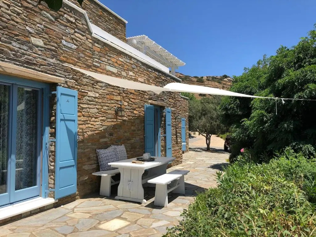 Seaside small villa near beach