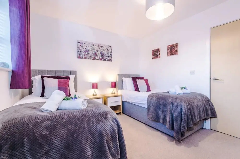Modern House Ideal for Contractors Sleeps 8