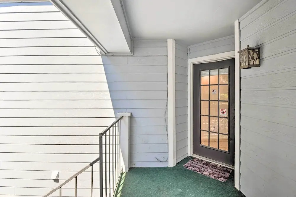 Cozy Irving Condo 15 Mi to Downtown Dallas!