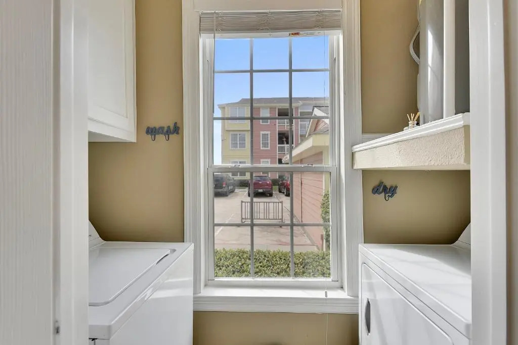 Hook, Wine & Sinker by Ryson Vacation Rentals