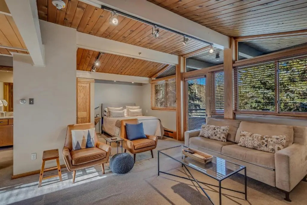 Laurelwood Condominiums Studio Premier Unit 114