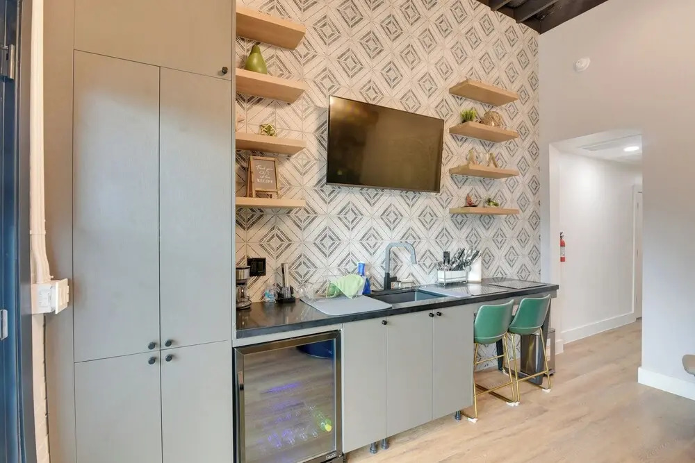 Walk to Strand Historic District: Stylish Dtwn Gem