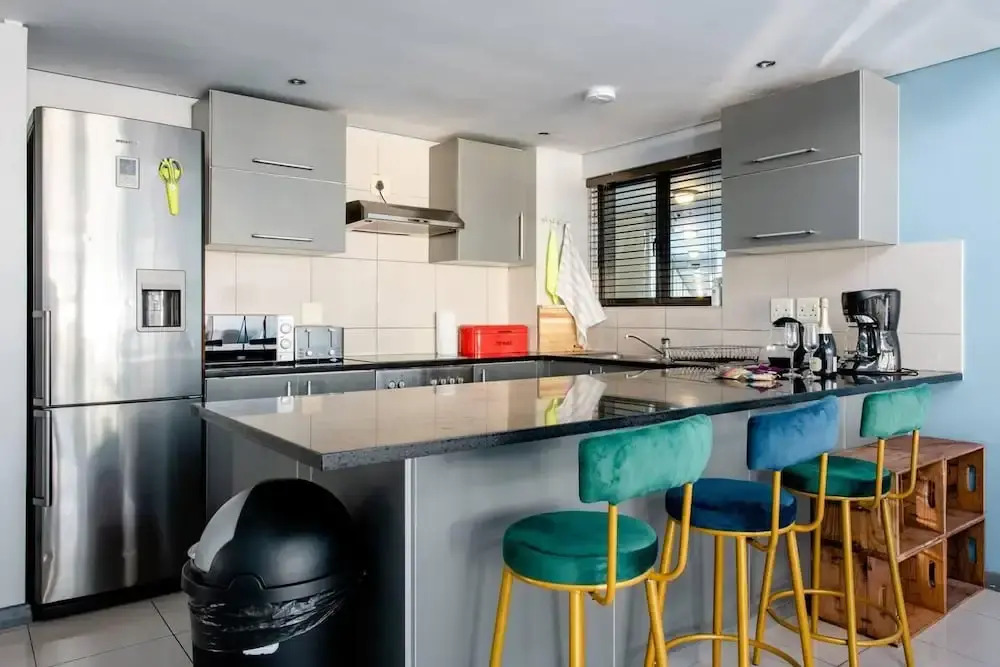 3-bed, Sleeps 6, Free Parking