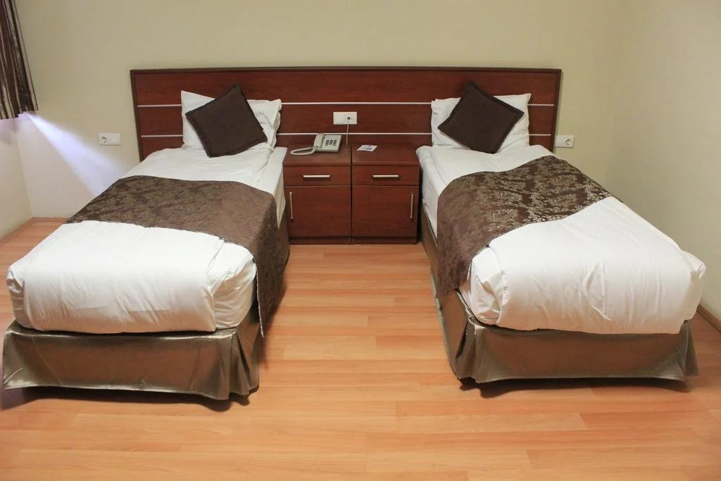 Siyav Otel