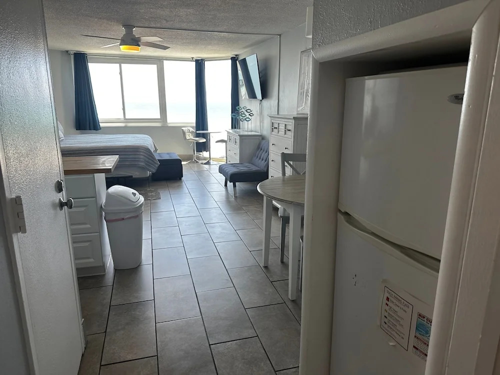 Beach Front Ocean View Condo - Top of the Gulf 615